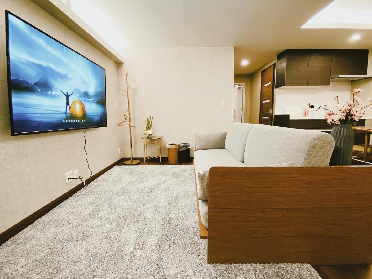 Cherry Blooming Tokyo- All Suite Boutique Hotel 东京伊樱里-中央区全套房艺术酒店 Екстериор снимка